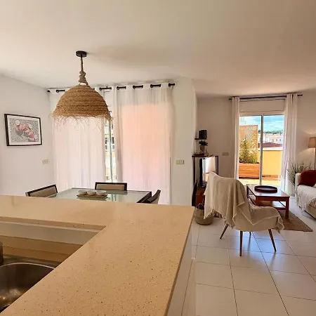 Appartement Cozy With Large Beachfront Terrace *