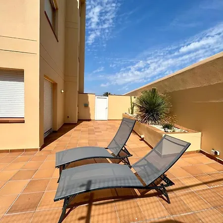 Appartement Cozy With Large Beachfront Terrace *