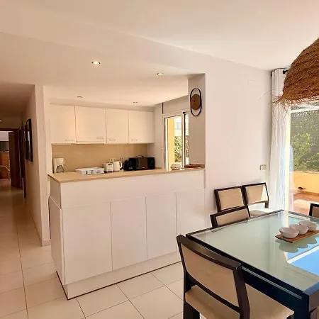 Cozy With Large Beachfront Terrace Appartement
