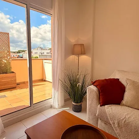 Cozy With Large Beachfront Terrace Apartman *